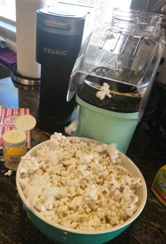 Peanuts x Dash Fresh Pop Popcorn Maker photo review